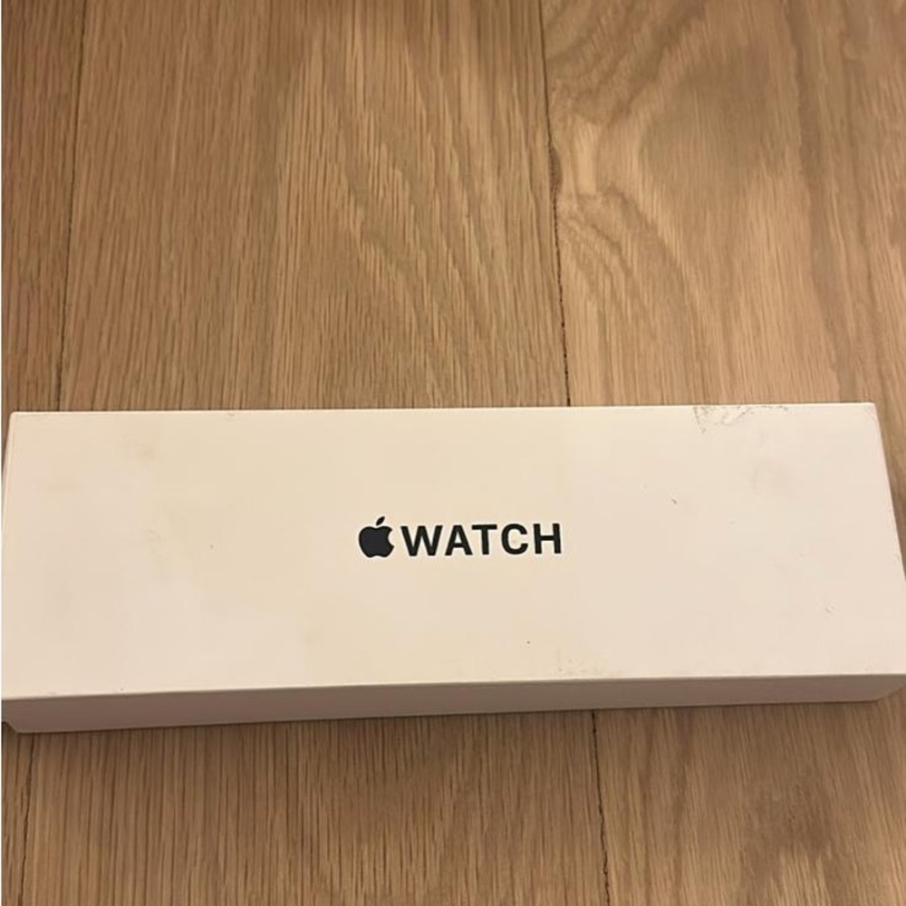 Apple Watch SE 3 40 MM starlight brand new